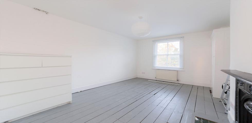 			LET, 4 Bedroom, 1 bath, 1 reception House			 Sellons Avenue, WILLESDEN JUNCTION